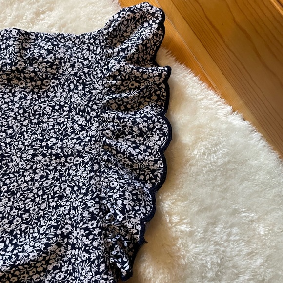 Women’s Michael kors blue and white flowered blouse. Size US M - Picture 6 of 7